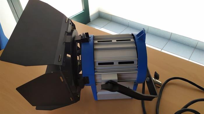 LUCE SPOTLIGHT STUDIO 650 W LENTE FRESNEL 9