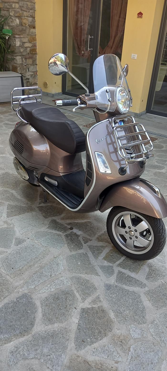 VESPA GTS 300 TOURING 2